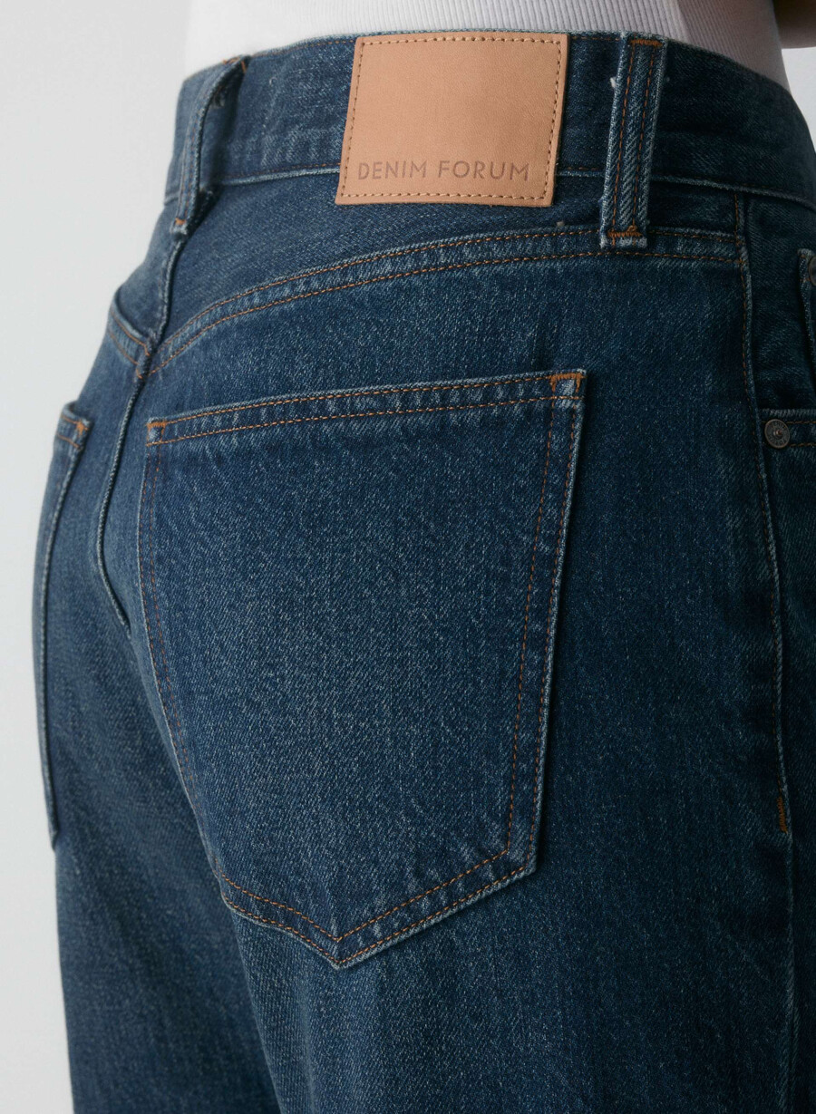 denim forum i jeans larghi farrah hi-rise sono di un blu scuro
