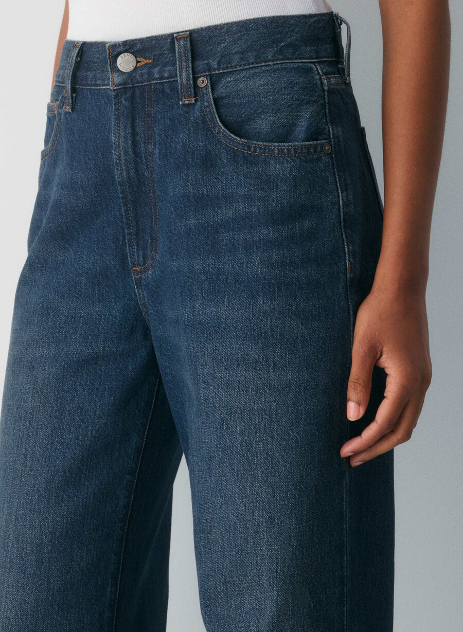 denim forum i jeans larghi farrah hi-rise sono di un blu scuro
