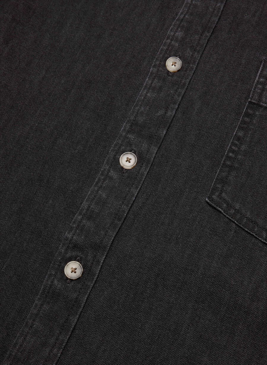 denim forum la comoda camicia in denim degli anni 80 eyeliner nero