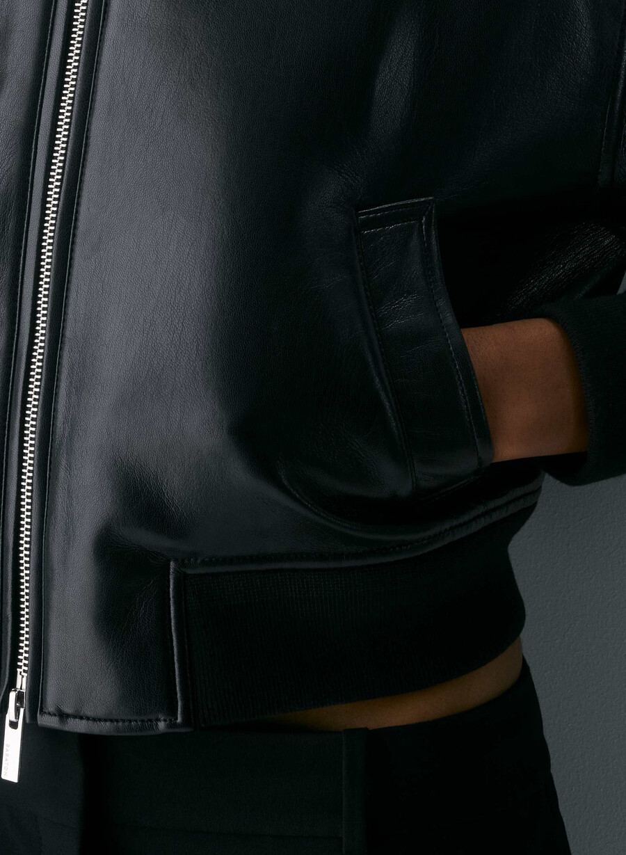 synergy bomber - pelle unreal nero