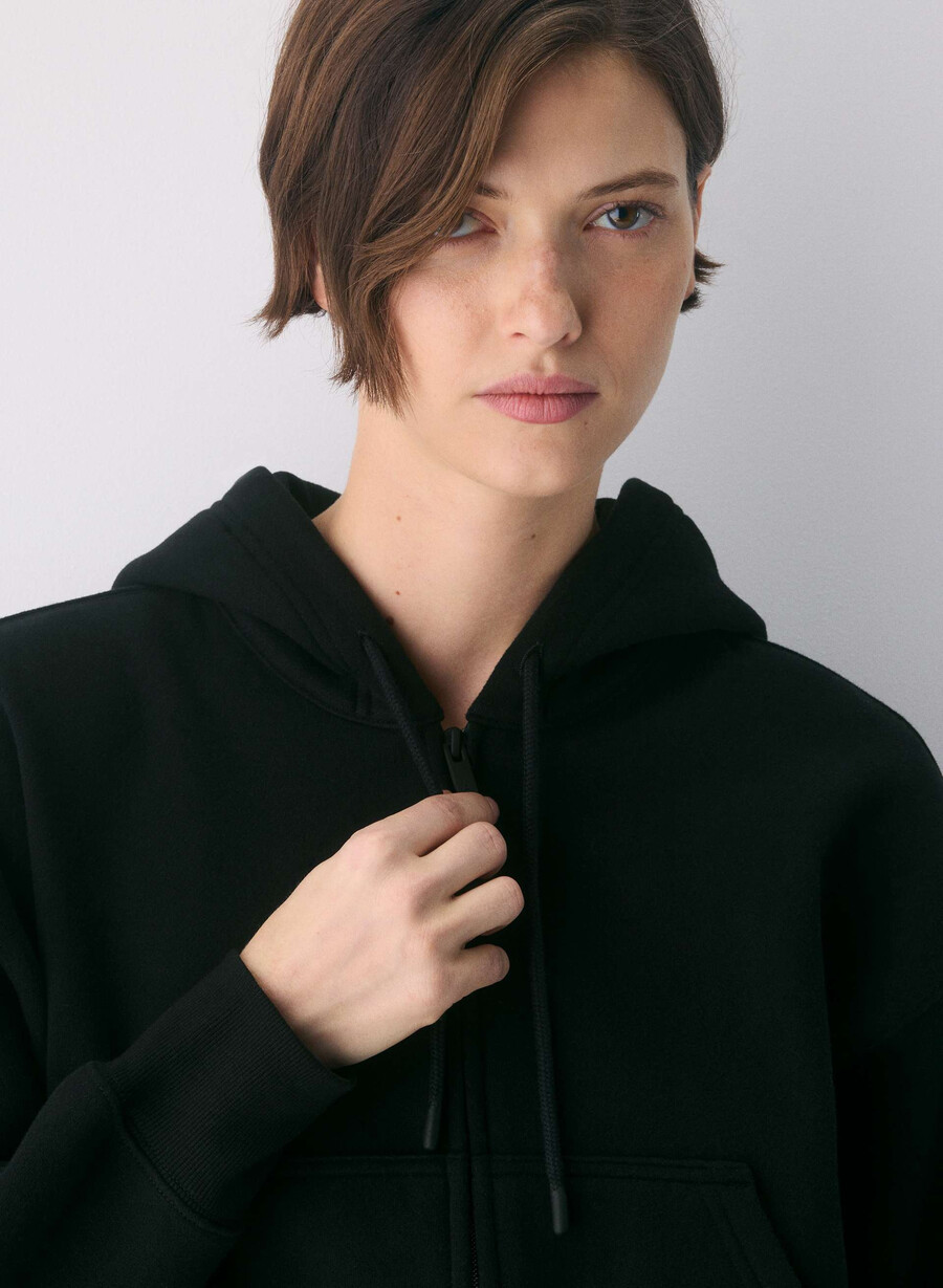felpa con cappuccio e zip cozy sweatfleece boyfriend nera