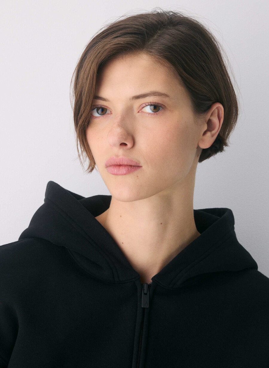 felpa con cappuccio e zip perfetta cozy sweatfleece nera