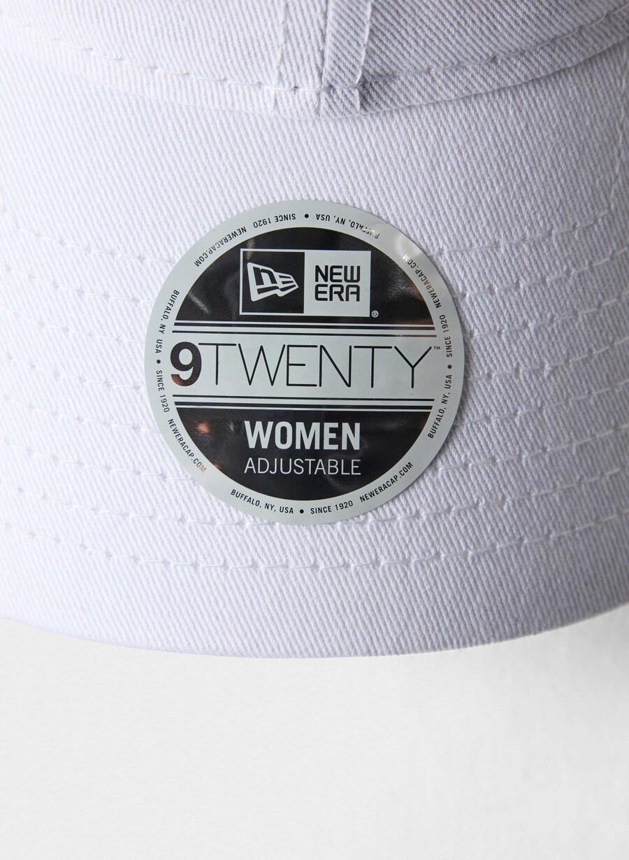 cappello new era x aritzia 9twenty biancooro eroe