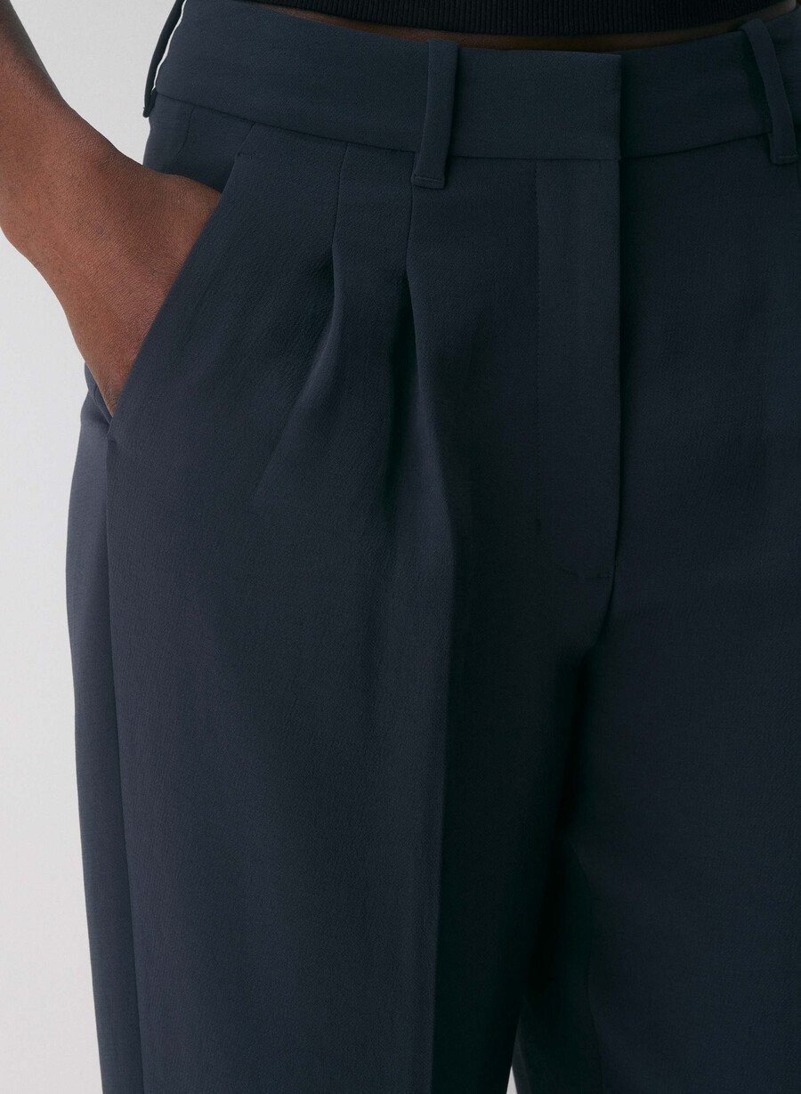 the effortless pant curve-fit - crepette dark navy