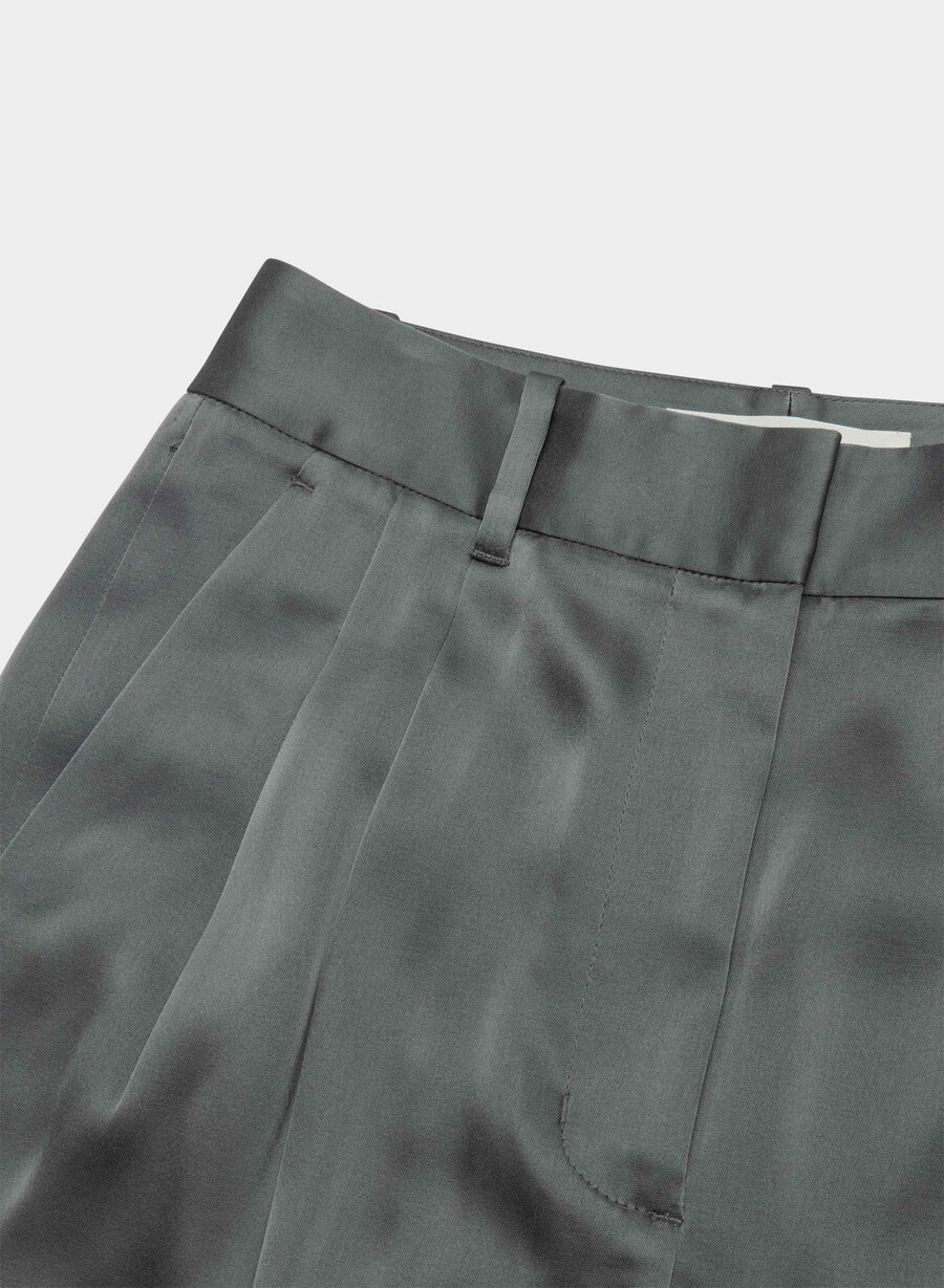 the effortless pant satin coal grey