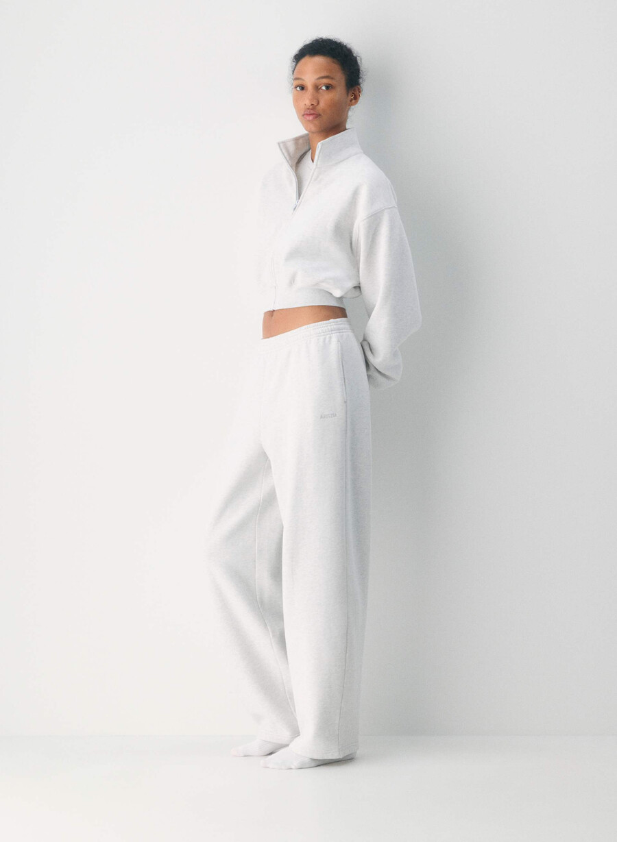 pantaloni della tuta cozy sweatfleece boyfriend barrel heather cloud white