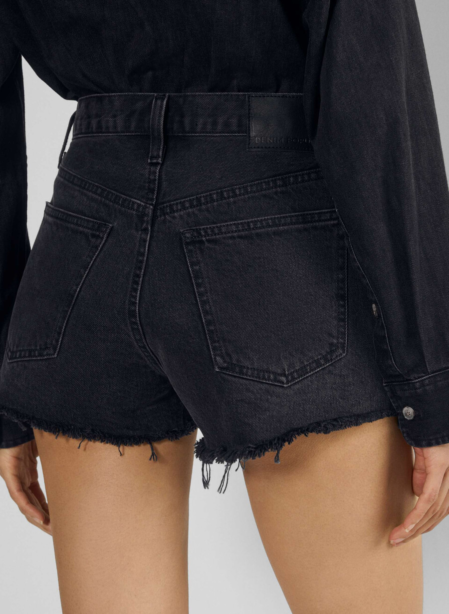 denim forum short in denim vintage anni 90 con eyeliner nero
