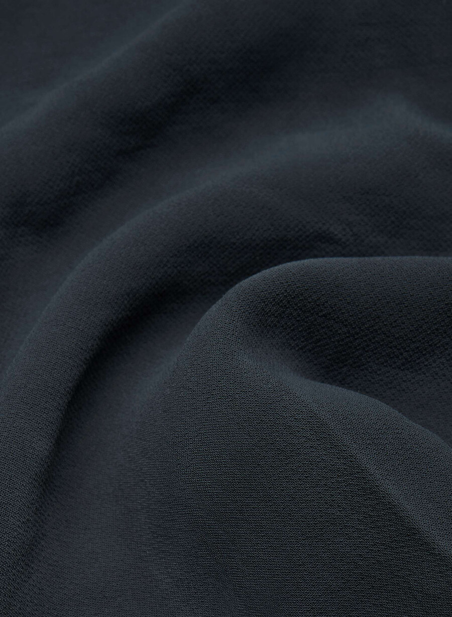 the limitless short mid-thigh - crepette dark navy