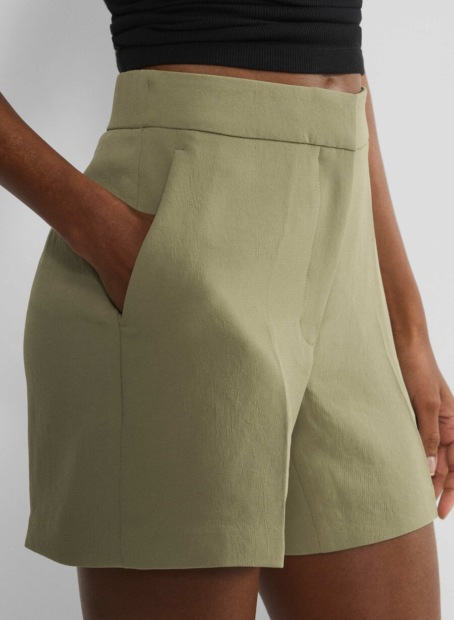 the limitless short mid-thigh - crepette olive secche