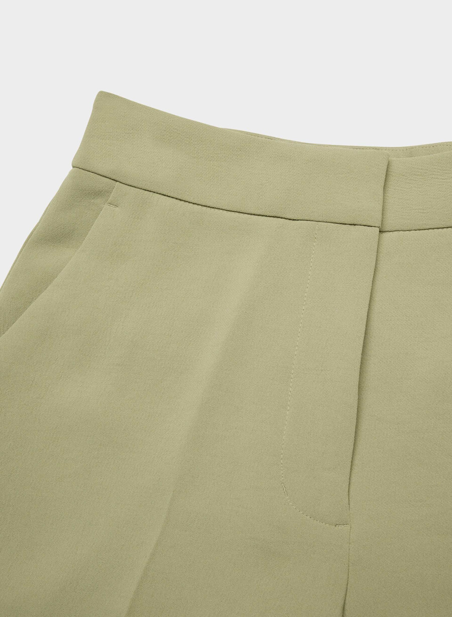 the limitless short mid-thigh - crepette olive secche