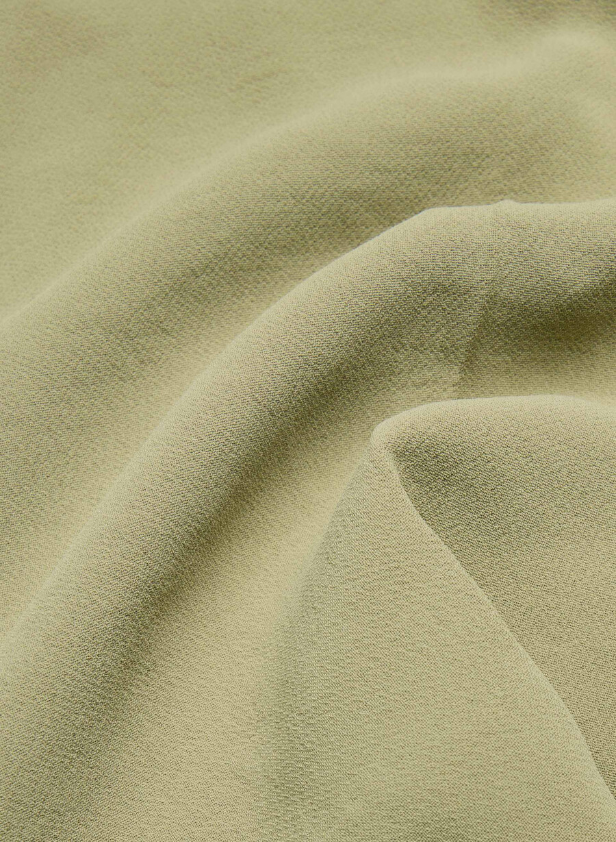 the limitless short mid-thigh - crepette olive secche