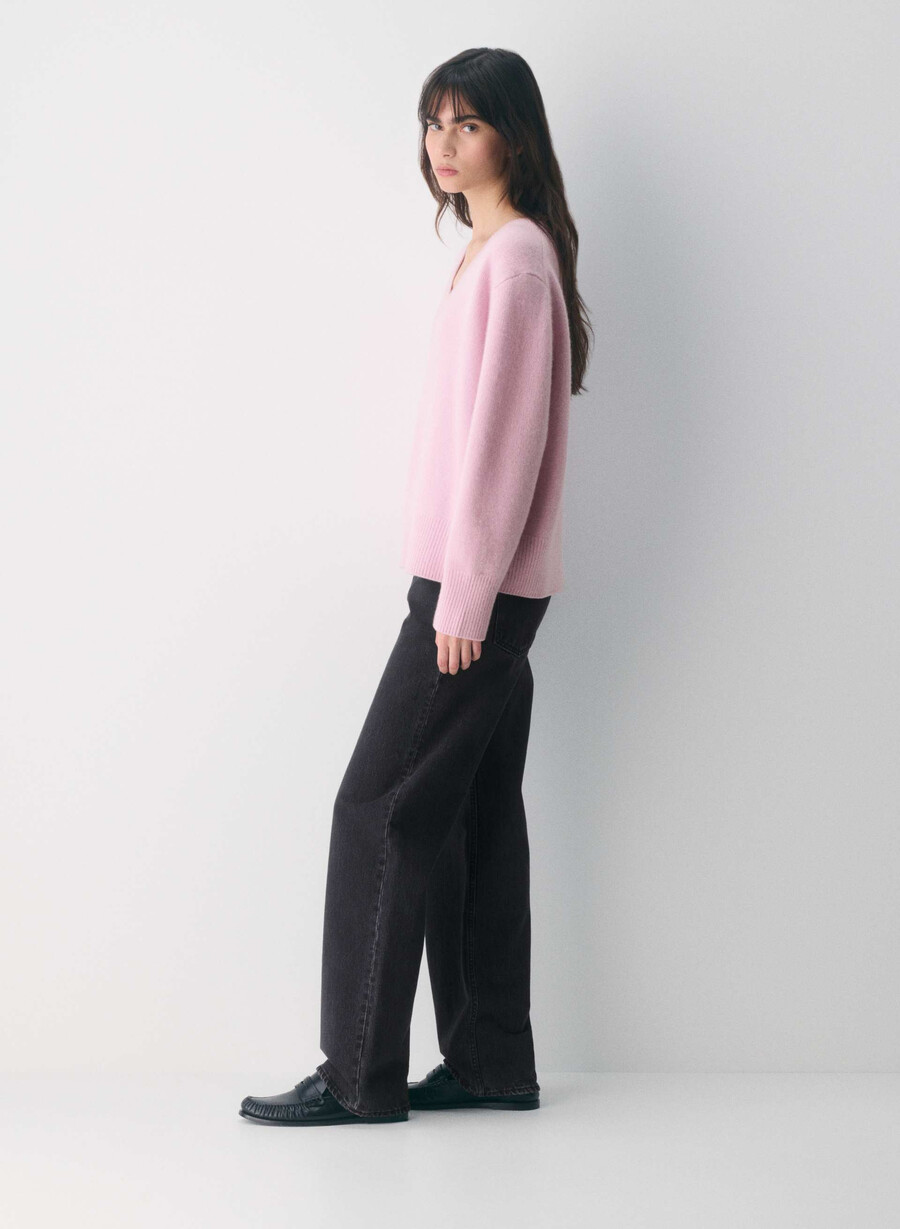 maglione oversize in cashmere con scollo a v colore rosa cipria