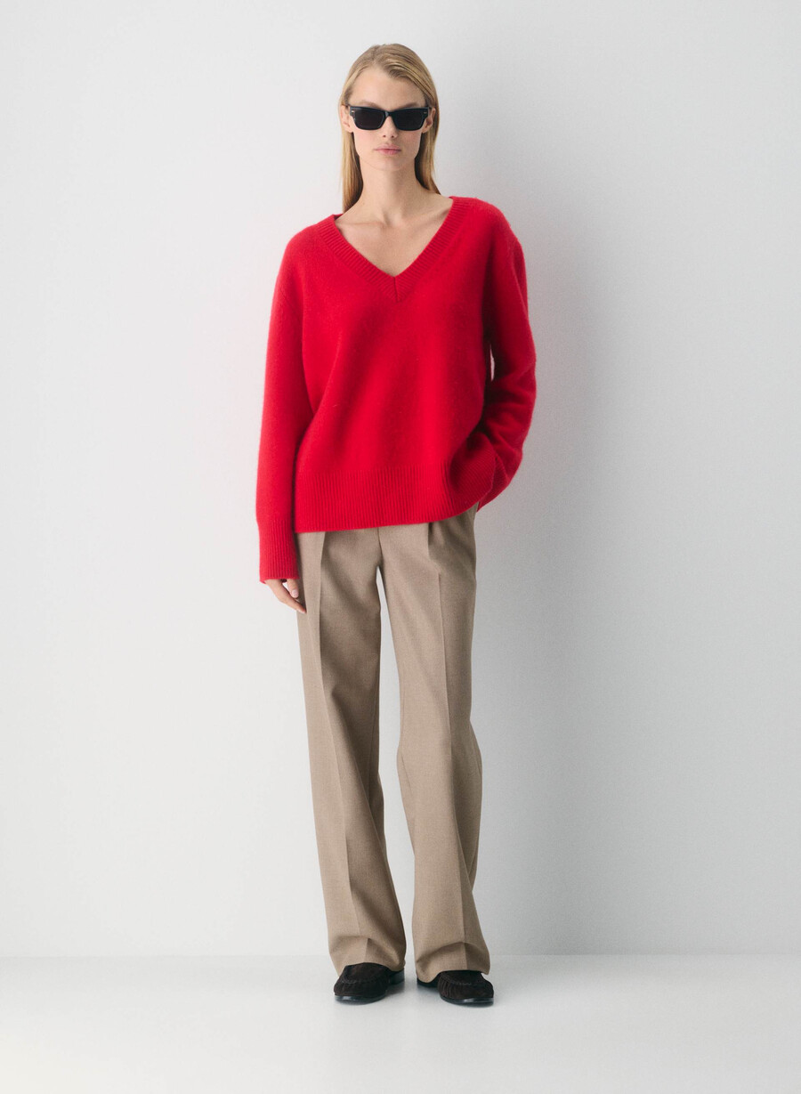 maglione oversize in cashmere con scollo a v colore rosso lampeggiante
