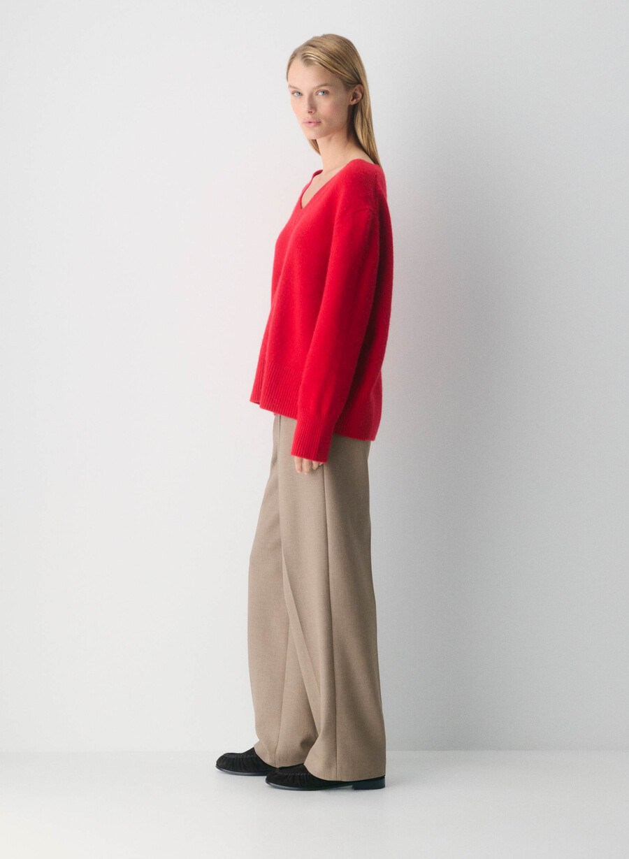 maglione oversize in cashmere con scollo a v colore rosso lampeggiante