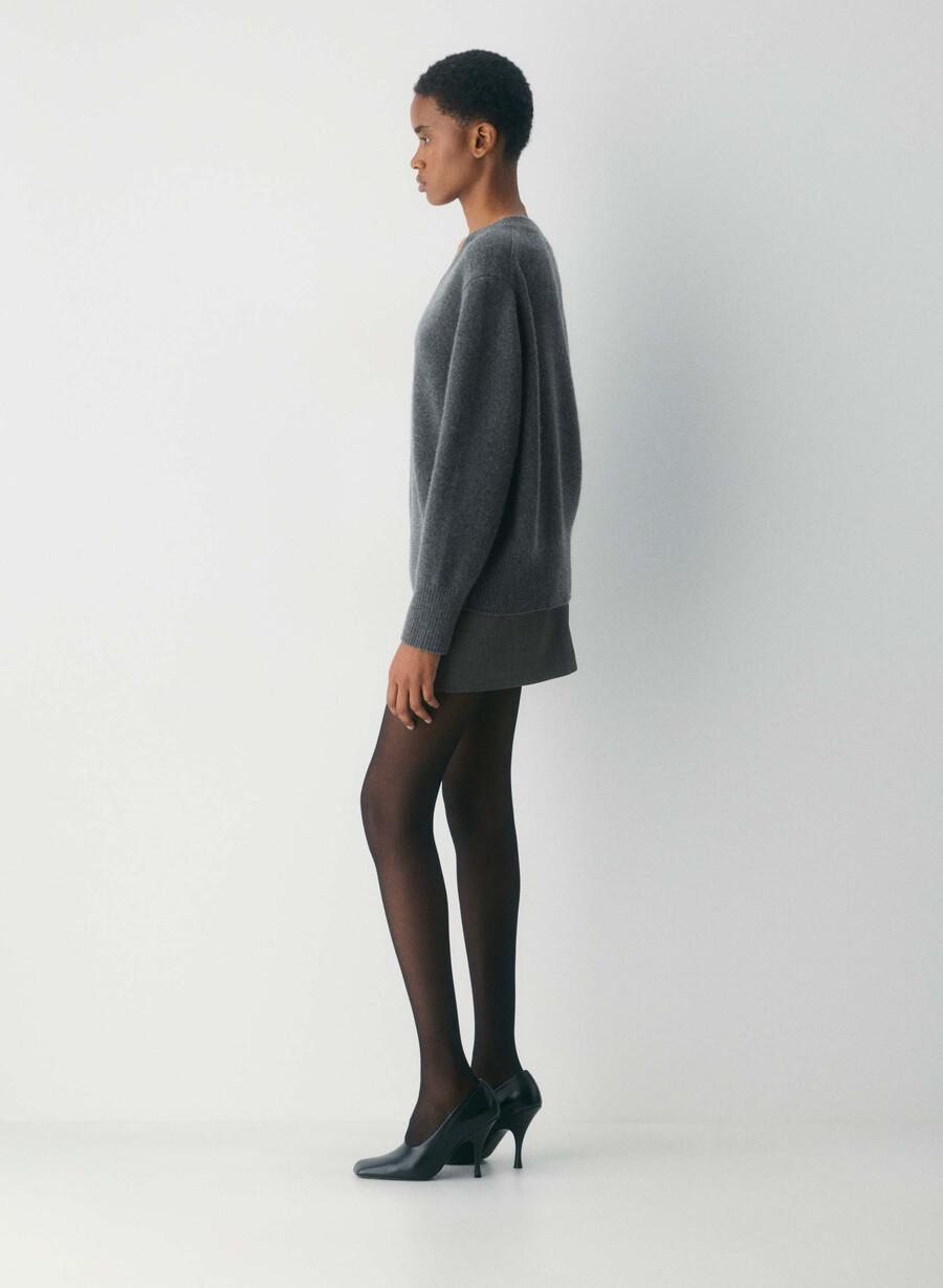 maglione oversize in morbido cashmere con scollo a v color antracite melange