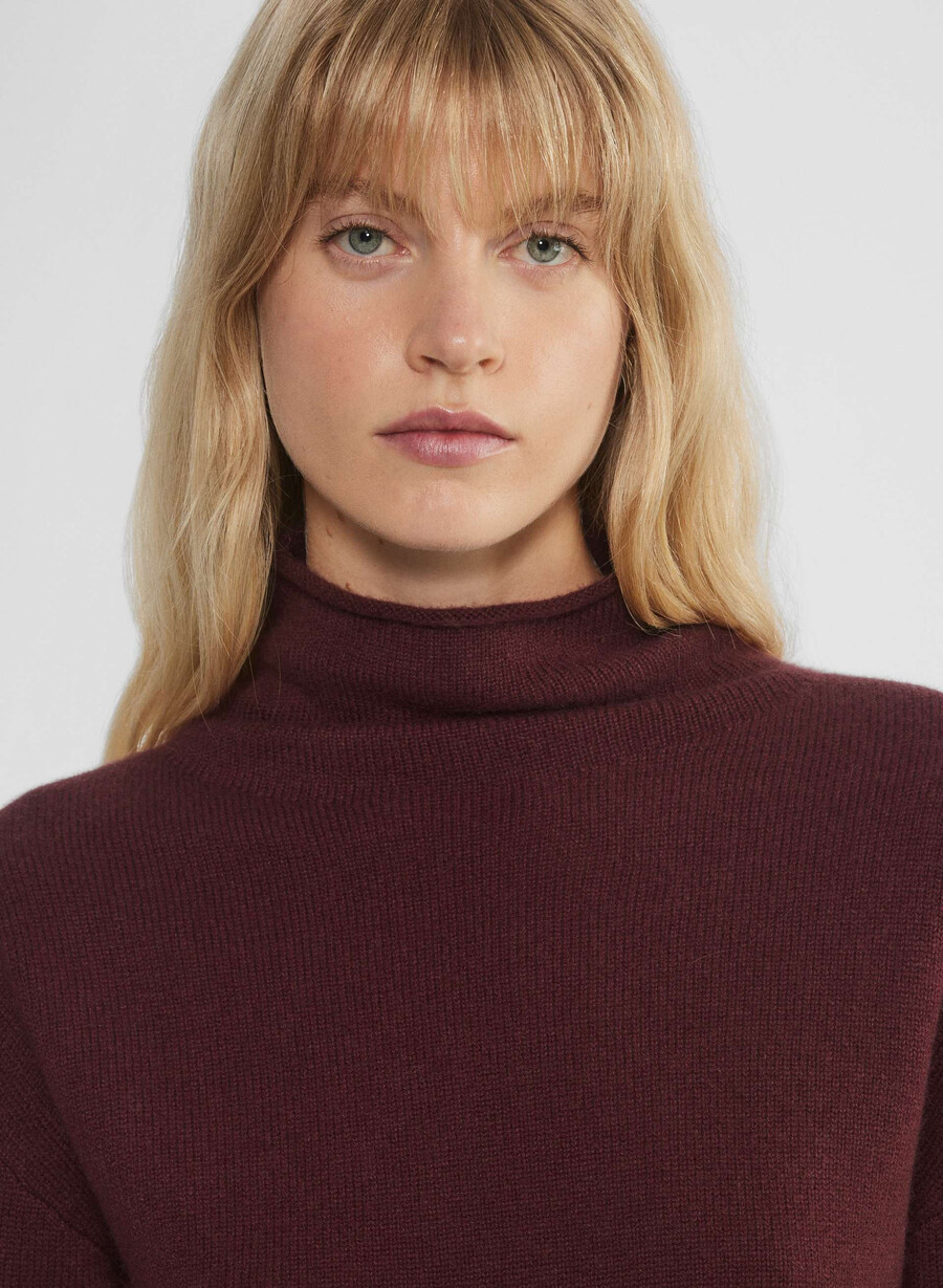 maglione a collo alto in cashmere sumac burgundy