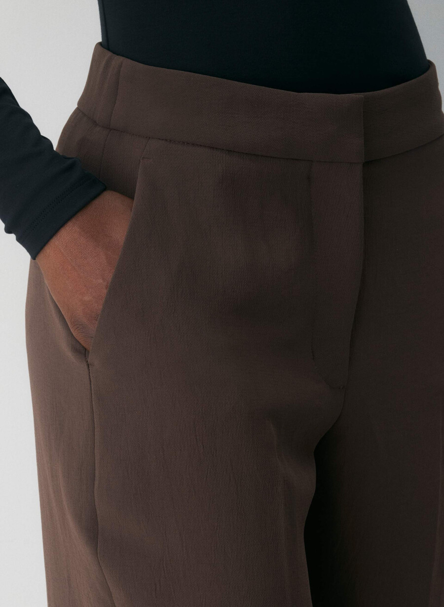 the limitless pant curve-fit - crepette rich mocha brown