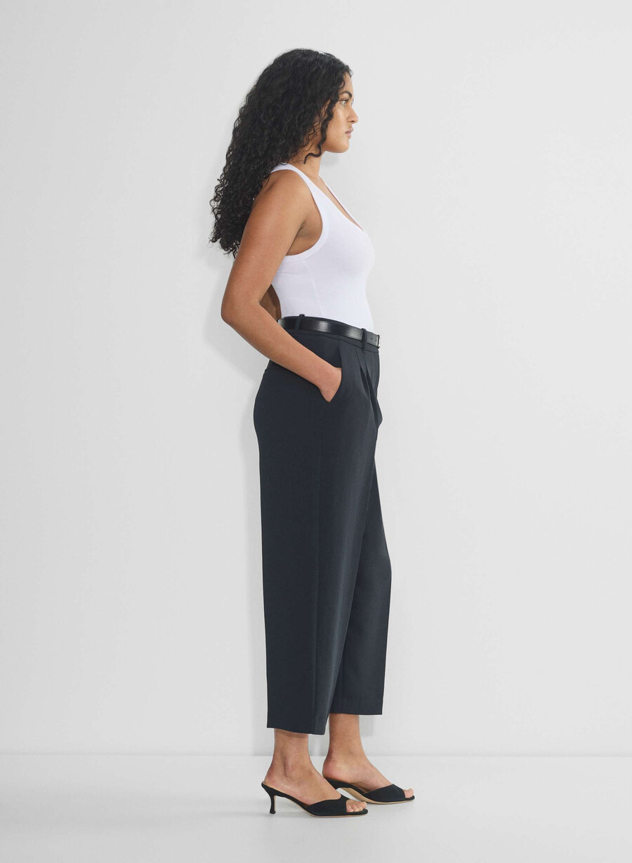 the effortless pant curve-fit cropped - crepette dark navy