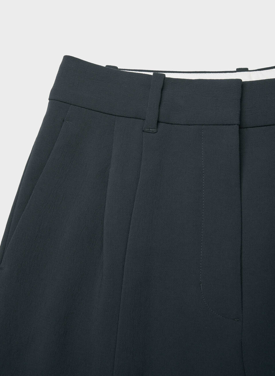 the effortless pant curve-fit cropped - crepette dark navy
