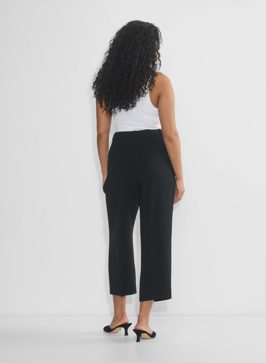 the effortless pant curve-fit cropped - crepette marcona beige