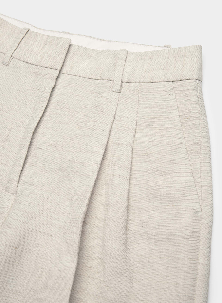 the effortless pant curve-fit - cruiselinen natural ecru