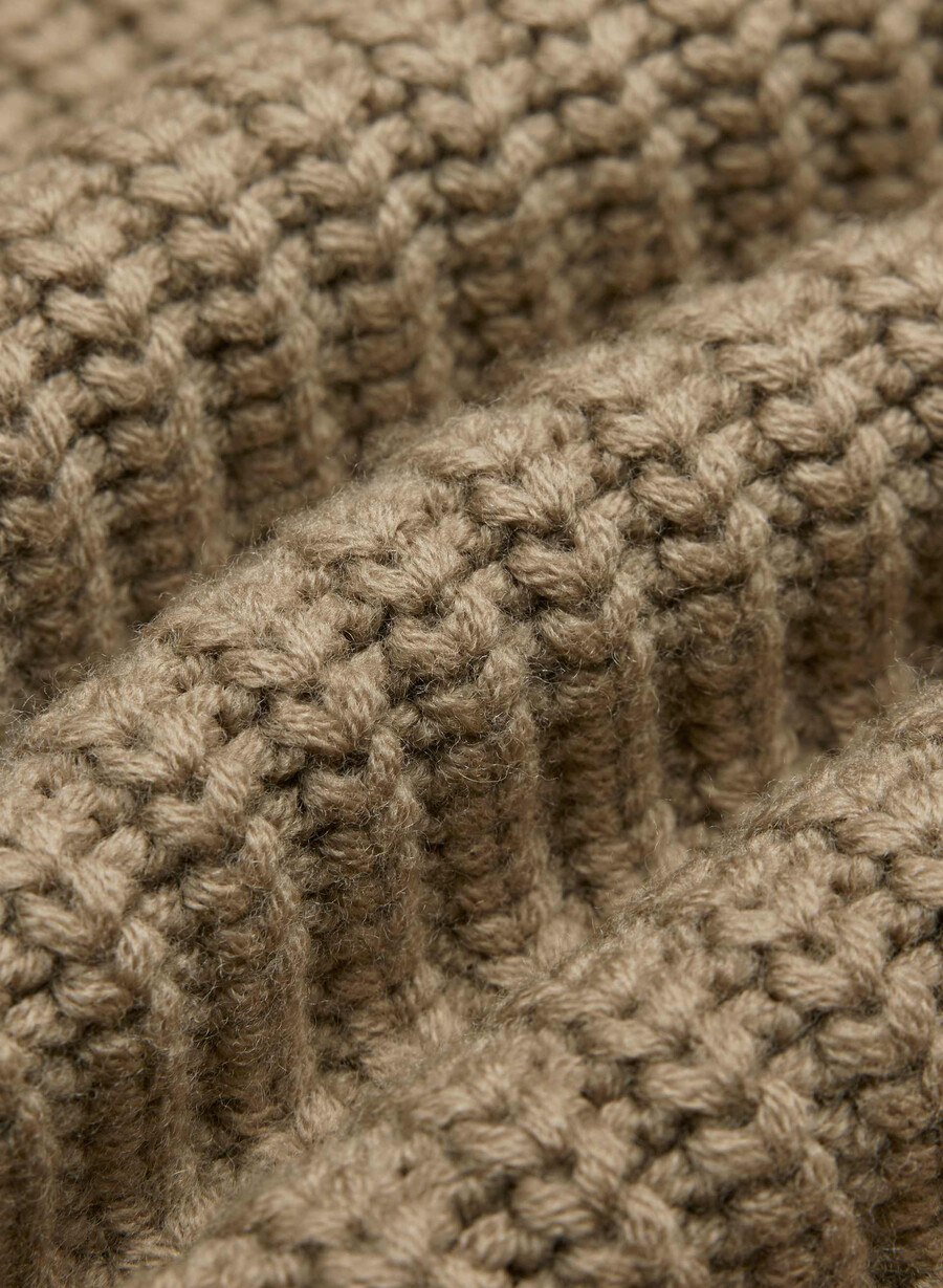 maglione girocollo in lana taupe beige