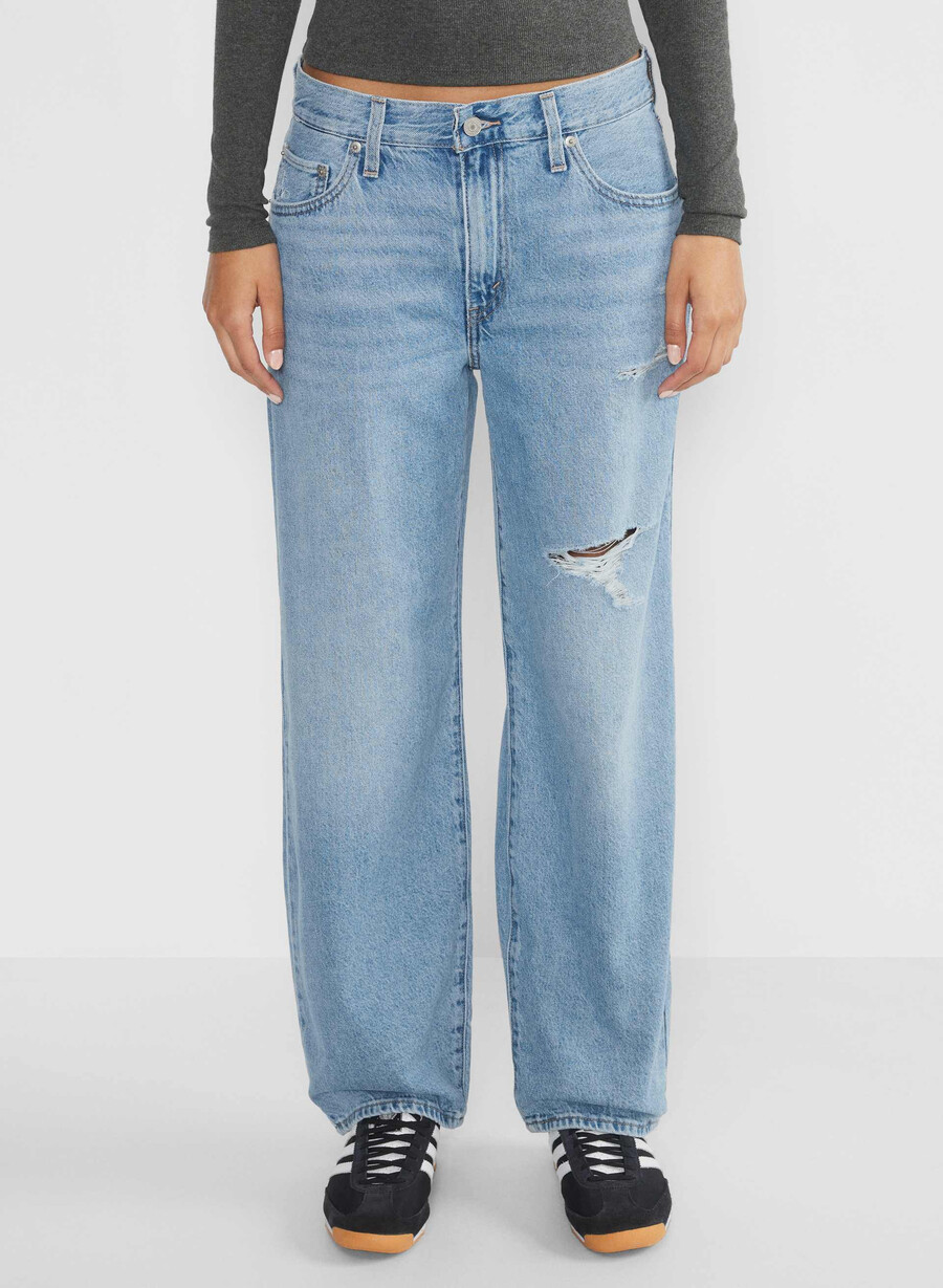 jeans levis baggy dad al centro con dmg