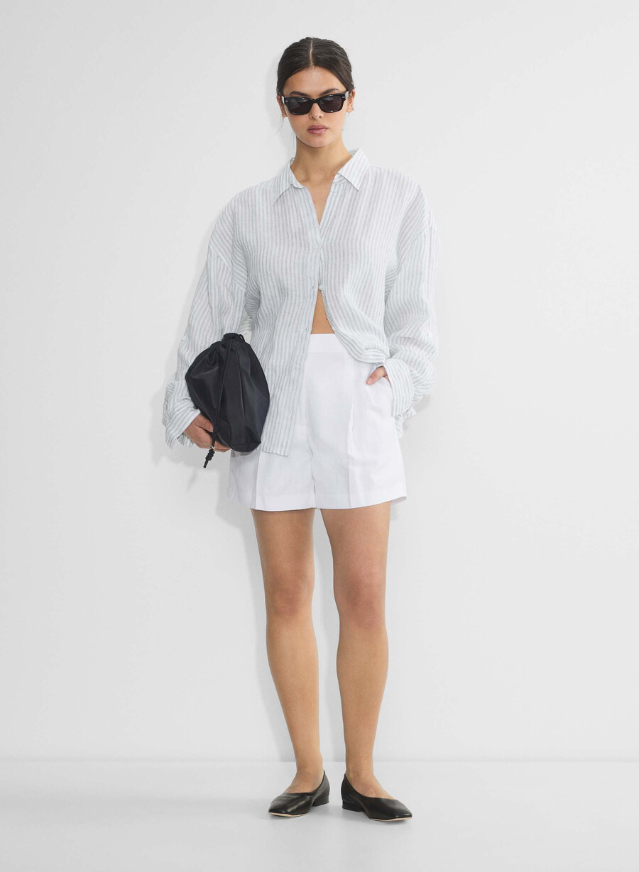 the effortless short curve-fit mid-thigh bianco