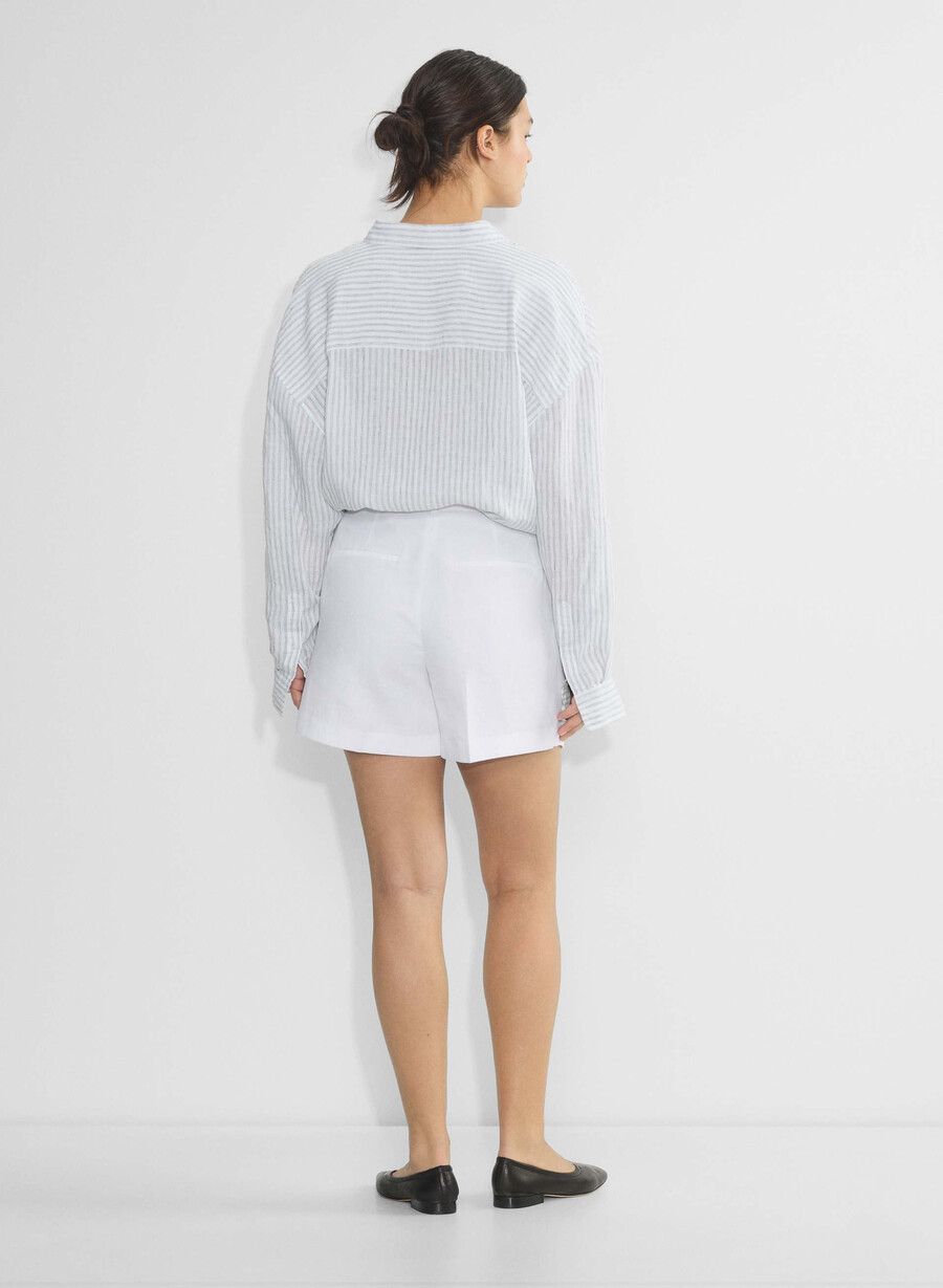 the effortless short curve-fit mid-thigh bianco