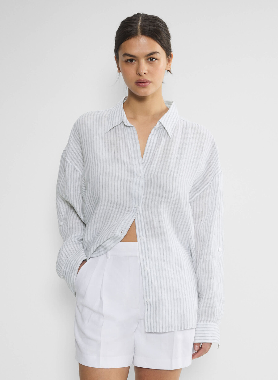 the effortless short curve-fit mid-thigh bianco