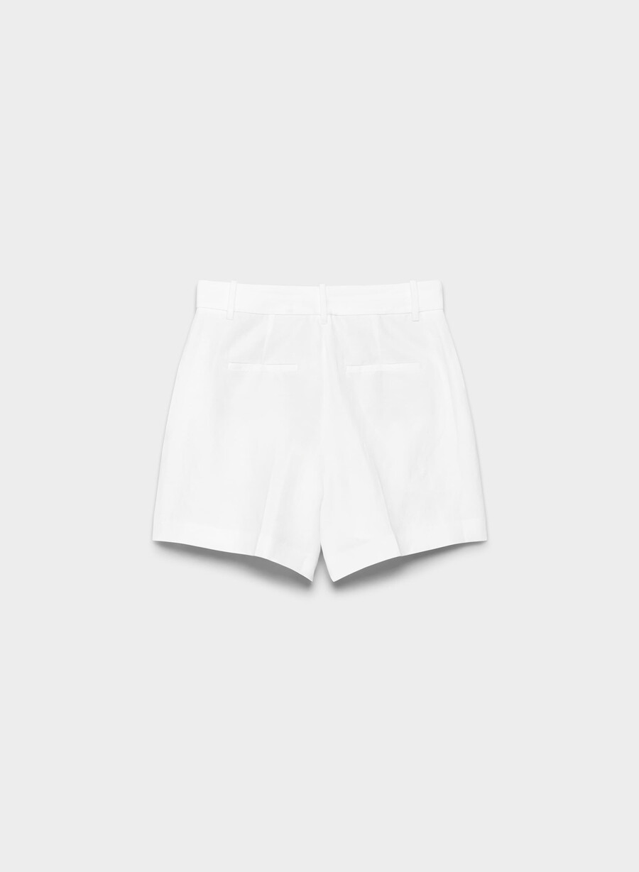 the effortless short curve-fit mid-thigh bianco