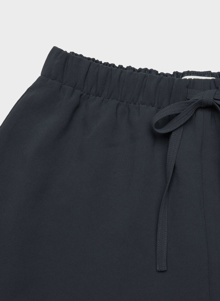 the lodge short mid-thigh - crepette dark navy