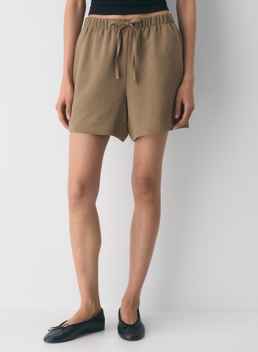 the lodge short mid-thigh - crepette folio brown