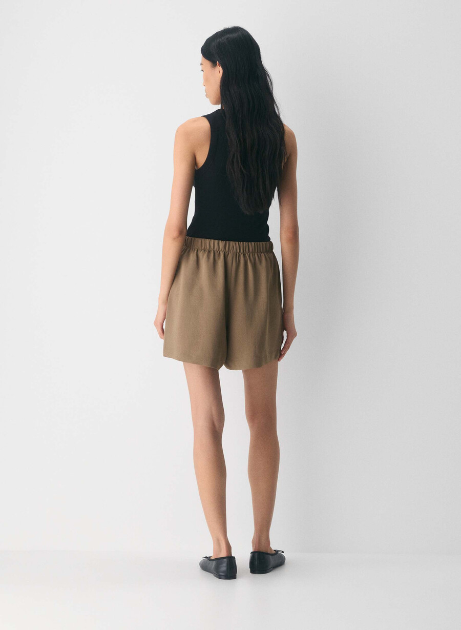 the lodge short mid-thigh - crepette folio brown