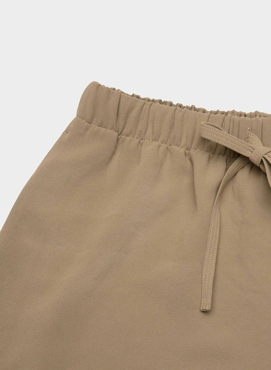 the lodge short mid-thigh - crepette folio brown