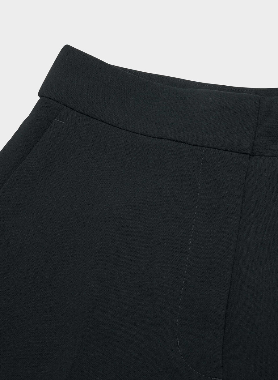 the limitless short curve-fit mini - crepette nero