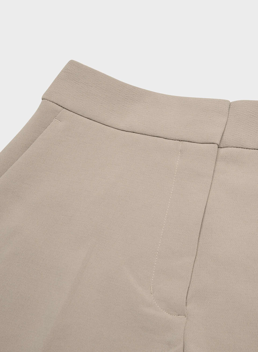 the limitless short curve-fit mini - crepette nomad taupe