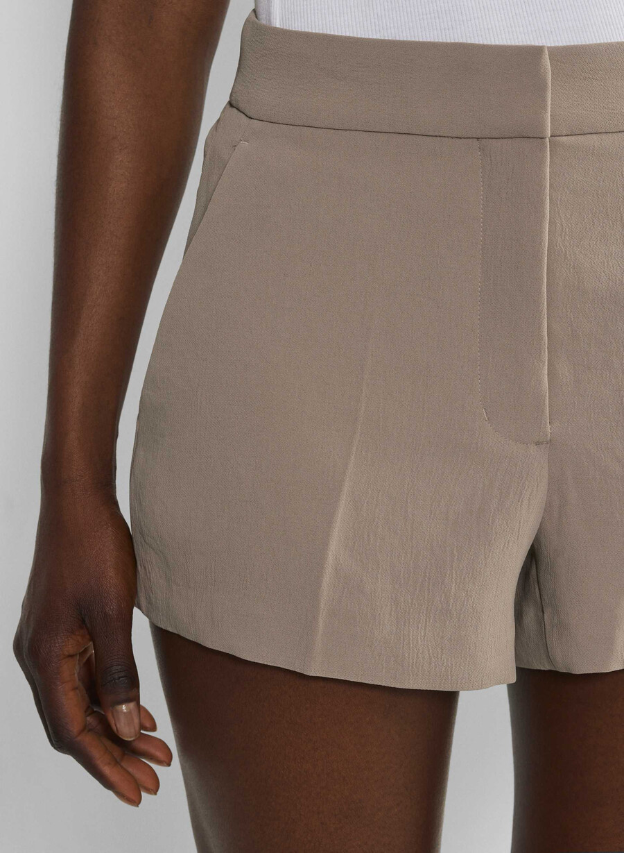the limitless short curve-fit mini - crepette nomad taupe