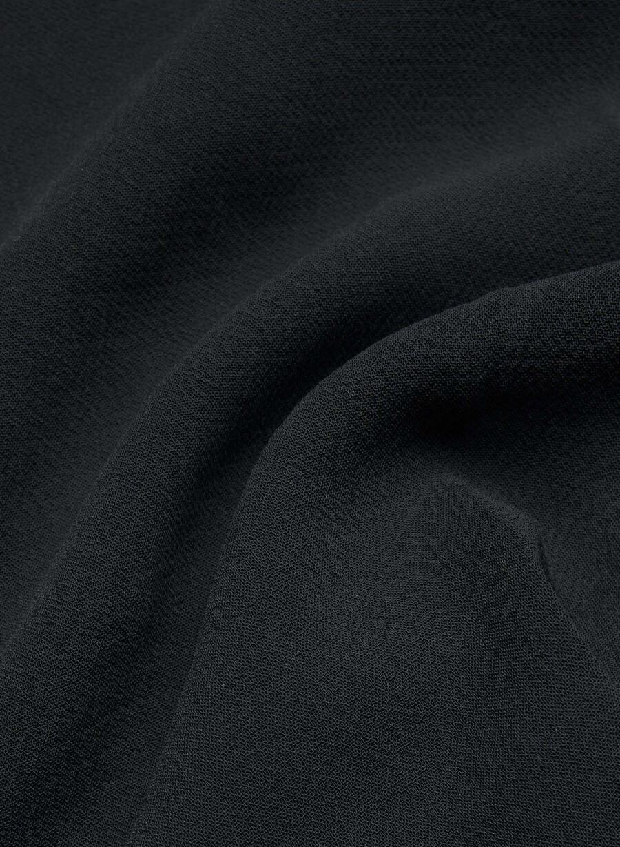 the limitless short curve-fit mid-thigh - crepette nero