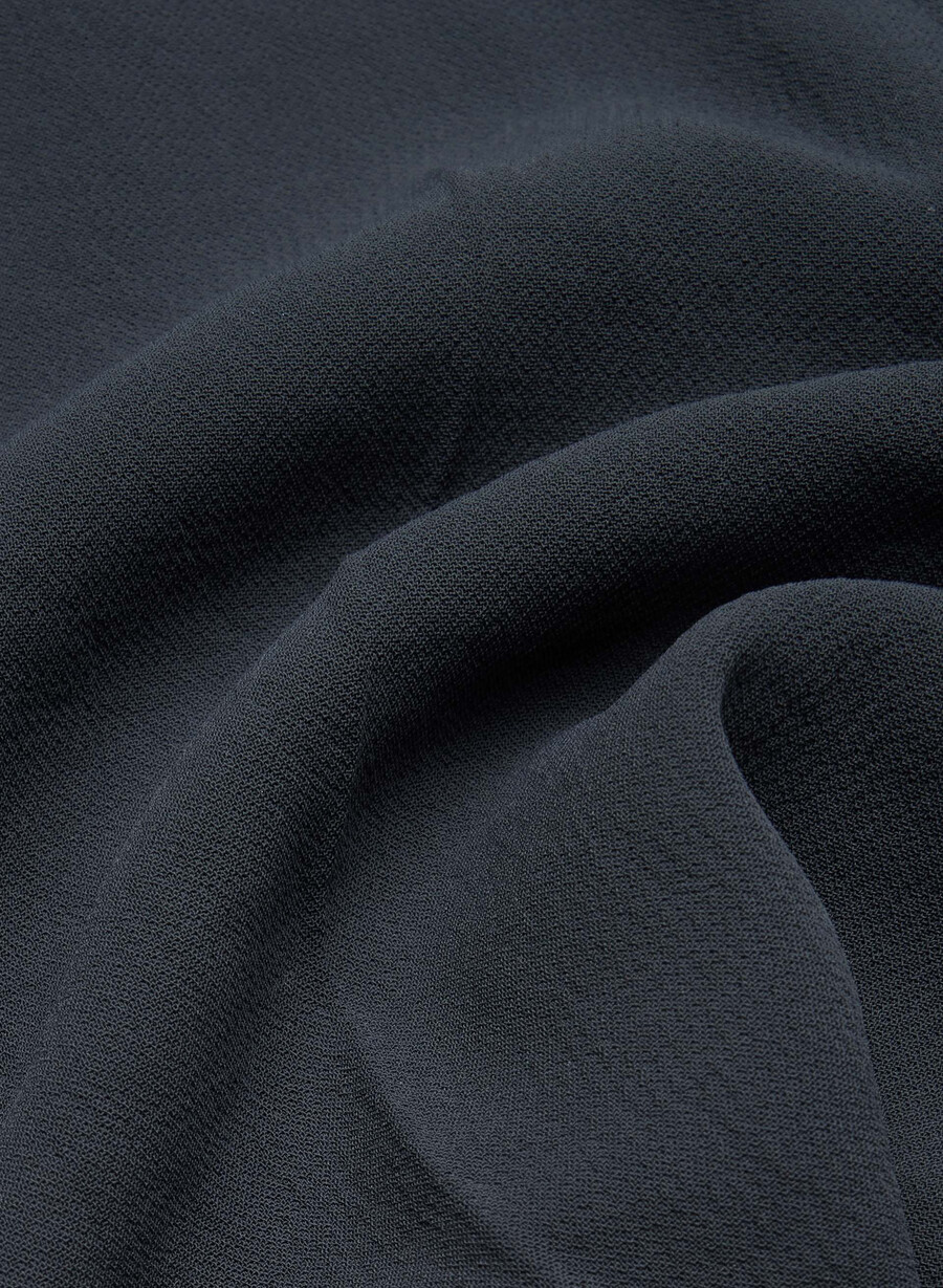 the limitless short curve-fit mid-thigh - crepette dark navy