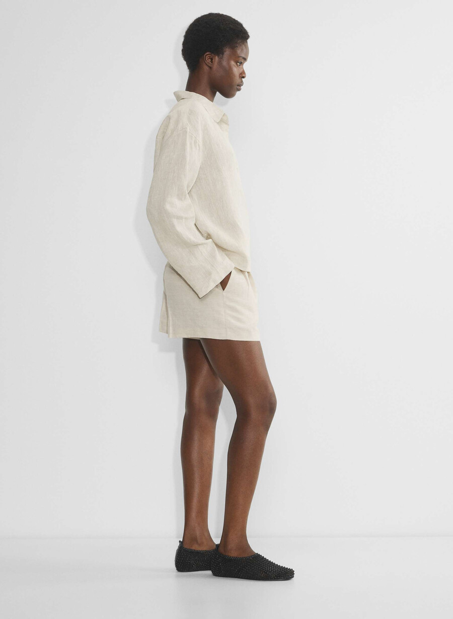the effortless short curve-fit mini - cruiselinen natural ecru