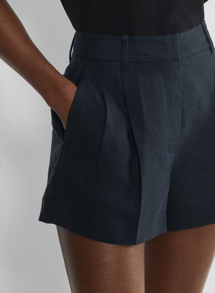 the effortless short curve-fit mini - cruiselinen dark navy