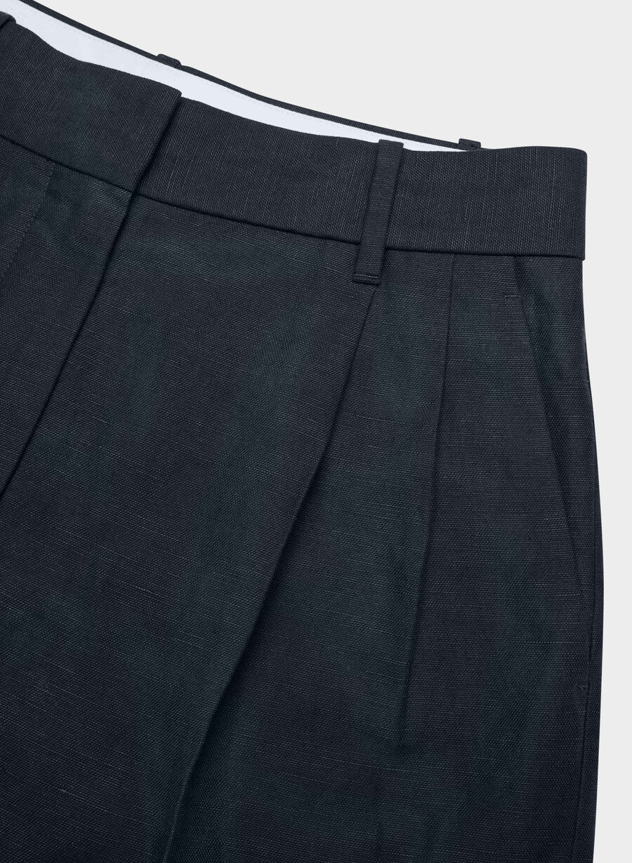 the effortless short curve-fit mini - cruiselinen dark navy