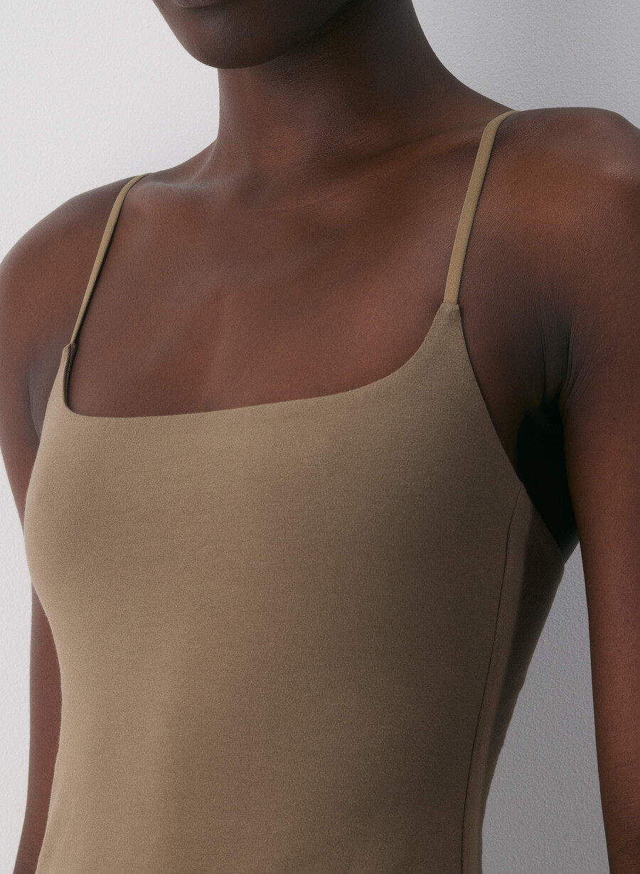 abito lungo con canotta casual contour summon folio brown