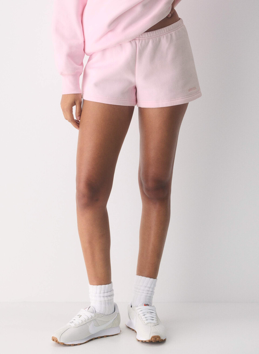 mini short a vita bassa in felpa comoda e boyfriend villa pink