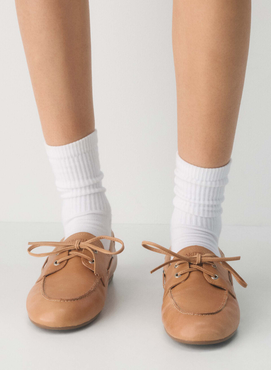 scarpa da barca sottile sperry x aritzia - pelle liscia sahara sand