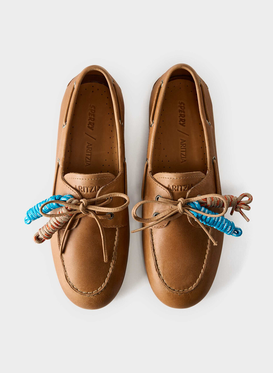 scarpa da barca sottile sperry x aritzia - pelle liscia sahara sand