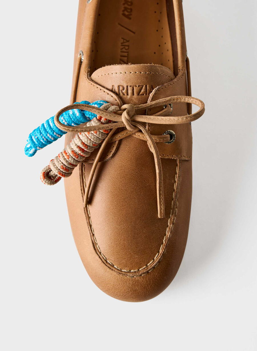scarpa da barca sottile sperry x aritzia - pelle liscia sahara sand