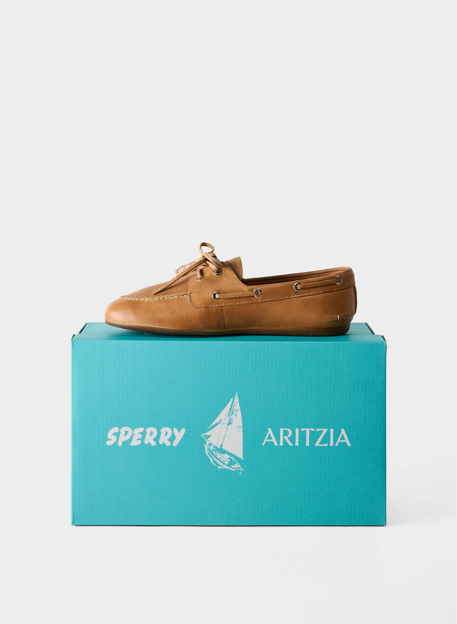 scarpa da barca sottile sperry x aritzia - pelle liscia sahara sand