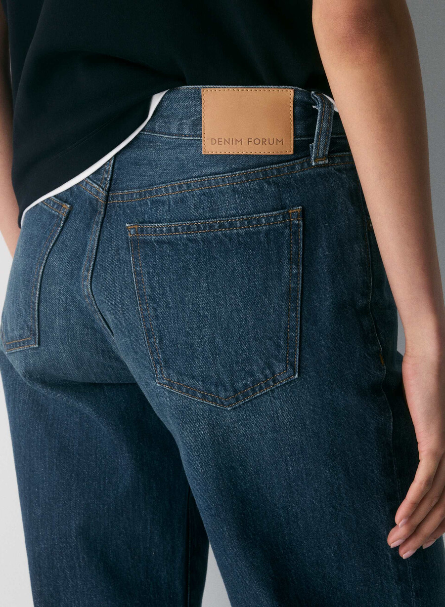 denim forum i jeans larghi farrah lo-rise sono di un blu scuro